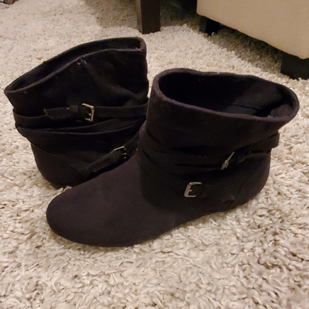 Black slouchy booties